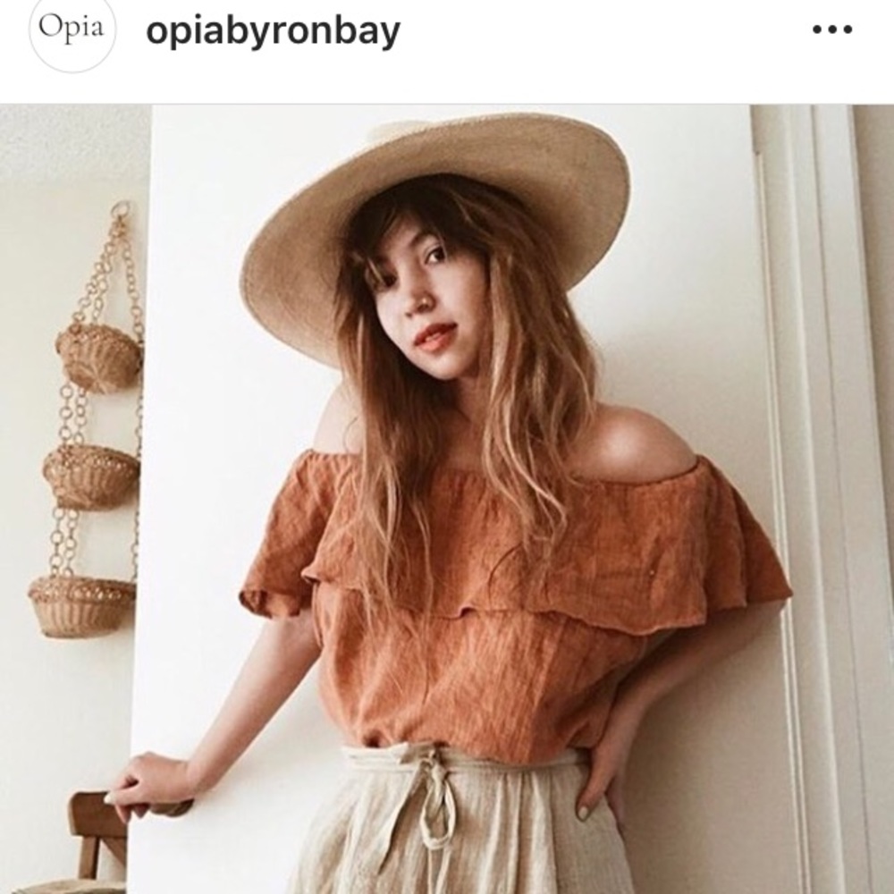 Opia Byron Bay linen top. Size L